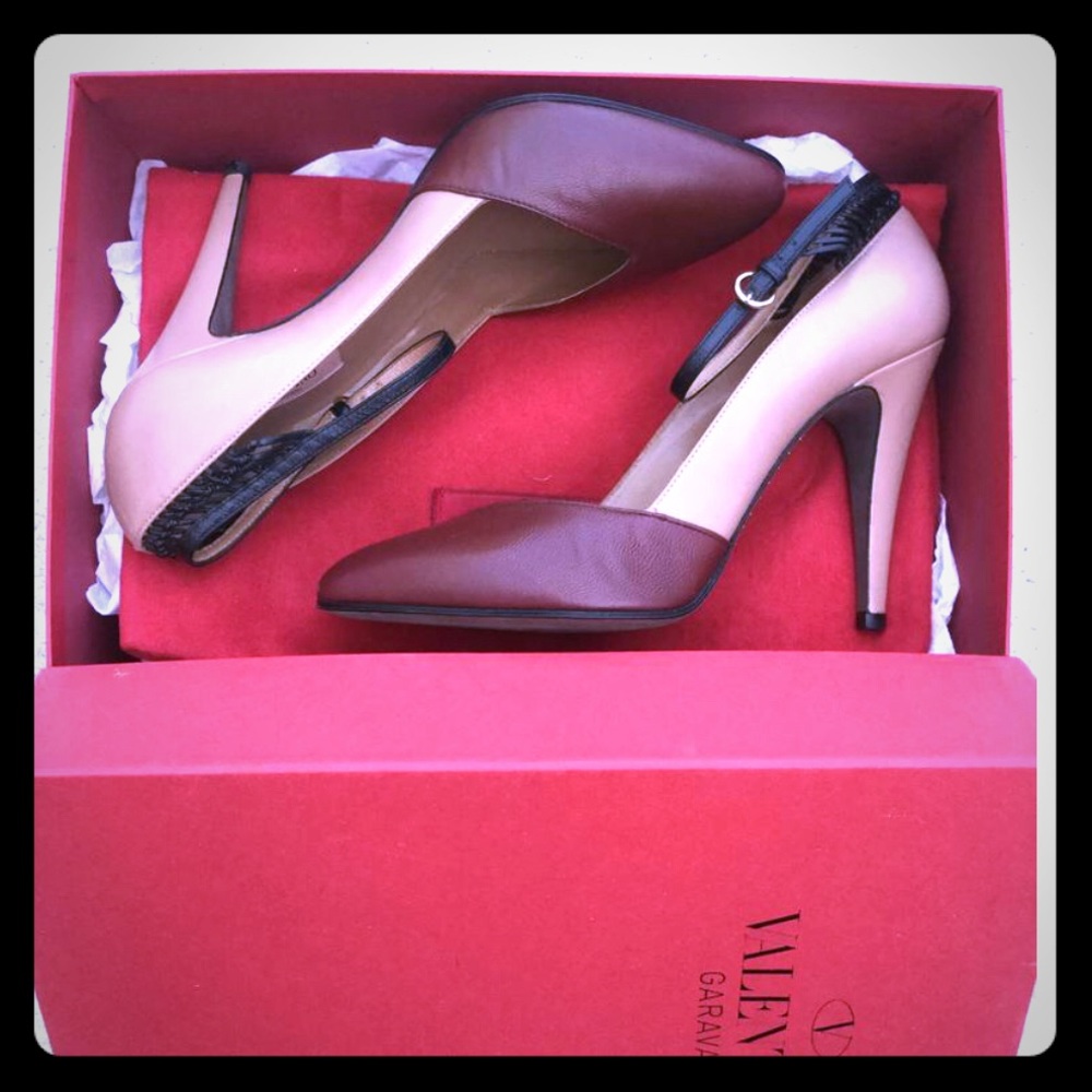 VALENTINO Garavani Pumps Runway heels 38